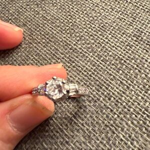 Elegant 925 Silver Round MOISSANITE Engagement Ring - Silver Size 5 NWOT